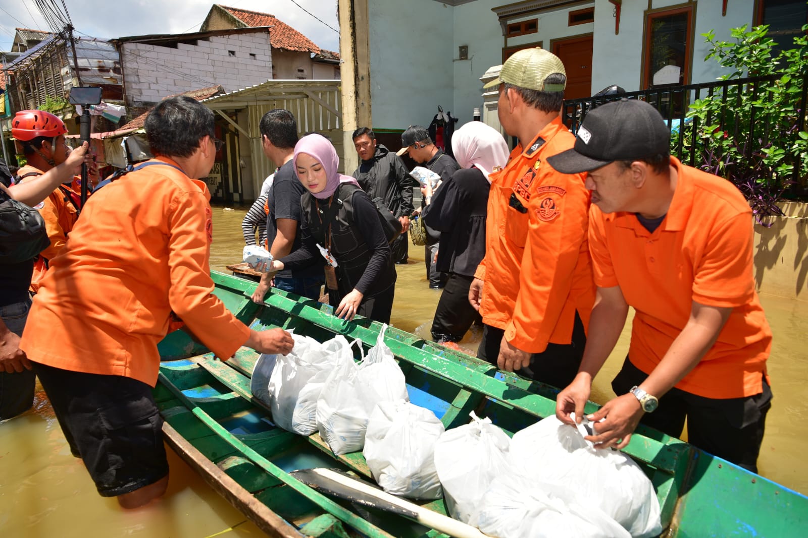 Pemdaprov Jabar Kerahkan Bantuan bagi Korban Banjir Kabupaten Bandung